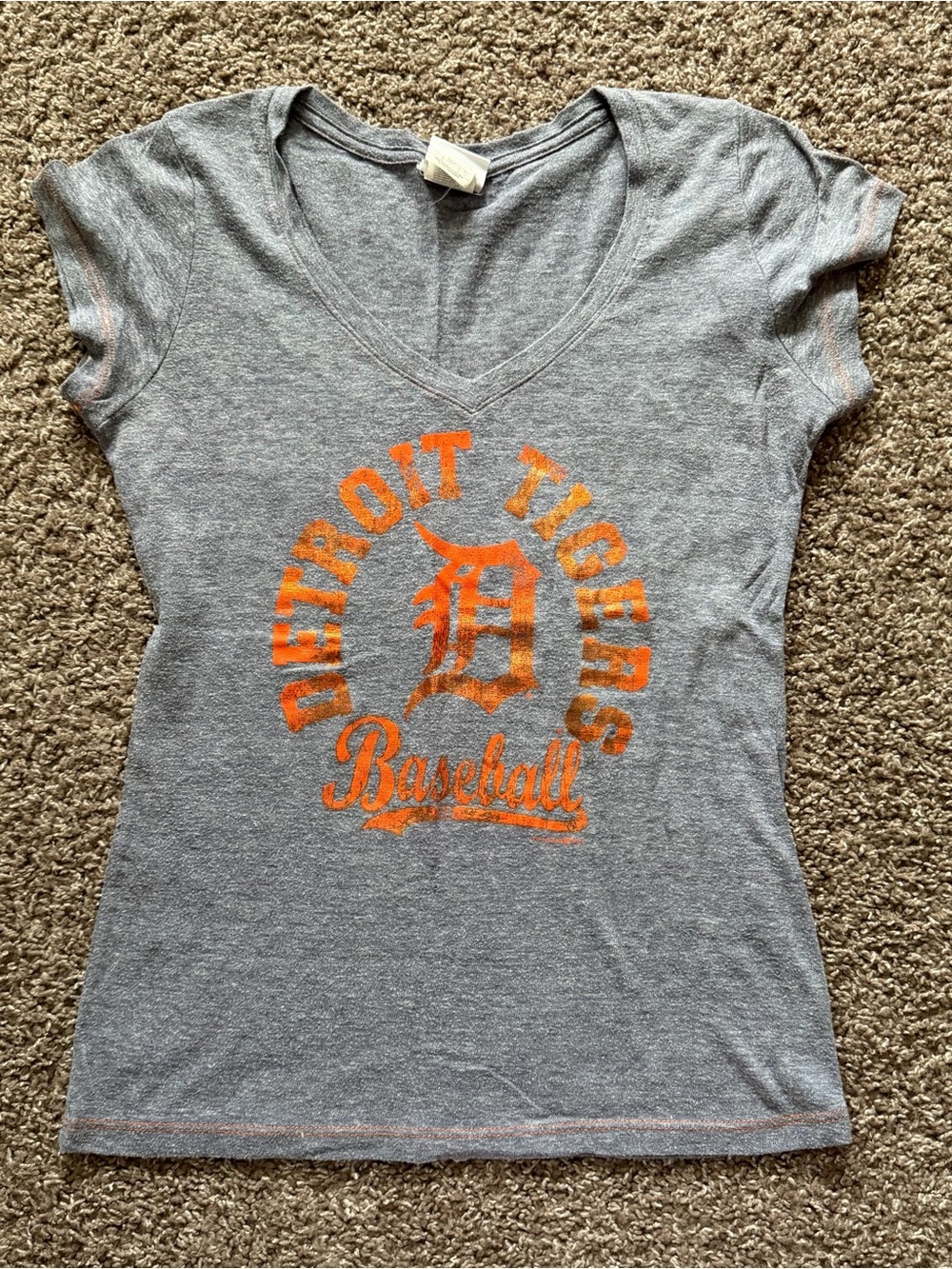 Detroit Tigers MLB V-Neck Graphic Tee Size L